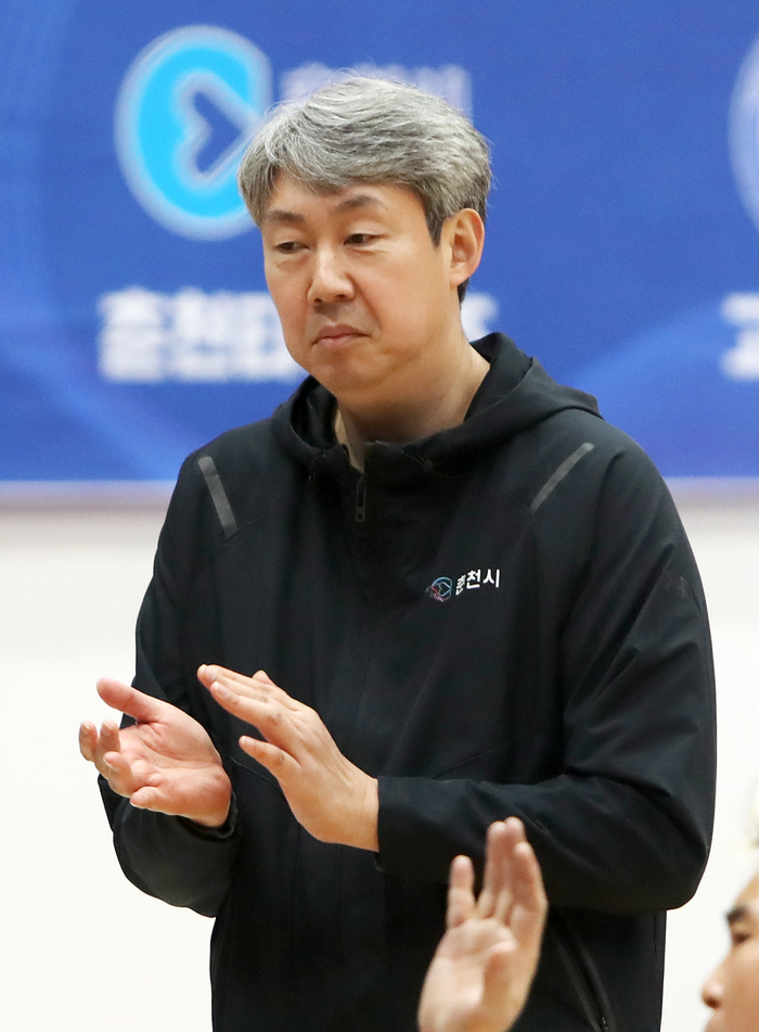 ‘<b>우승</b> 또 <b>우승</b>’ <b>춘천</b> 조동기 감독 “우여곡절 있었지만, 완벽한 시즌 보냈다...