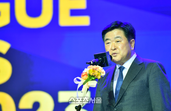 ‘리스크와 싸우다’…K리그 <b>권오갑 총재</b> “팬 퍼스트 최우선” 신년사 3대 중...