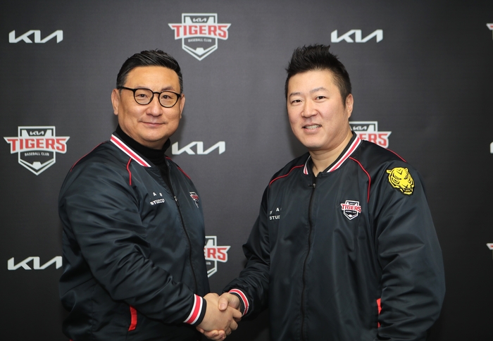 KIA, ‘가을<b>야구</b>’ 조각 맞춰간다…<b>베테랑</b> 잡고, ML 풀타임 <b>투수</b>까지 영입 [S...