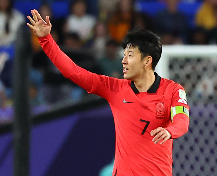 “축구하면서 처음” 2G 연속 ‘연장 혈투’ <b>손흥민</b> “<b>나라</b> 위해 뛴다, 핑계 ...