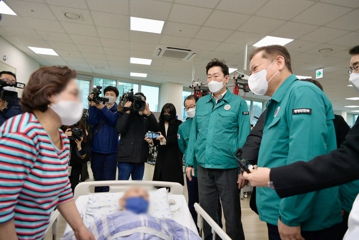 원강수 <b>원주</b>시장, <b>이상민</b> 행정안전부 <b>장관</b>과 <b>원주의료원</b> 비상진료체계 점검 및...