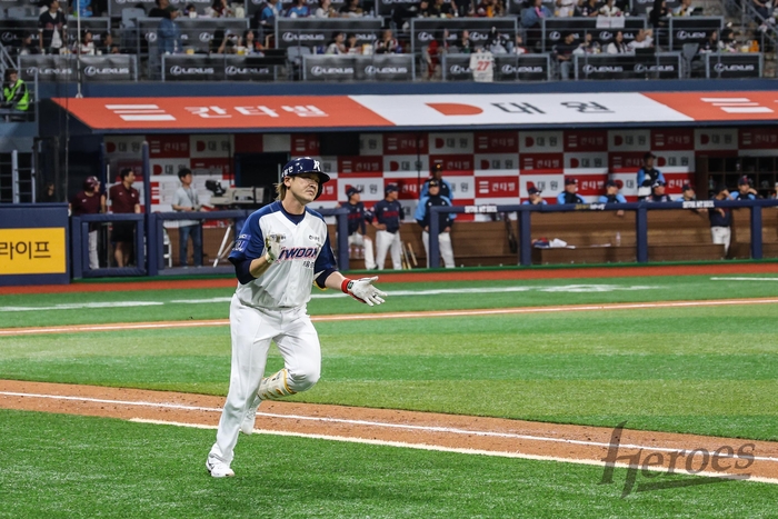 <b>키움</b> <b>이형종</b> 송성문 백투백 홈런…<b>롯데</b> 5연패에 빠뜨렸다 [SS고척in]
