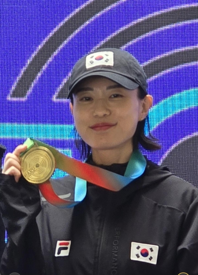 김예지, 사격 25m서 세계신기록 쐈다…韓 1, 2위 휩쓸어