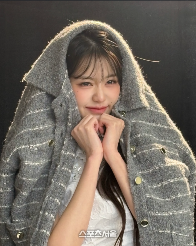 thumbnail for IVE's Wonyoung Stuns Fans with Gorgeous Instagram Photos