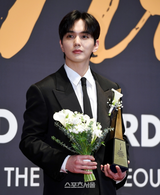 유승호 시상식 포즈