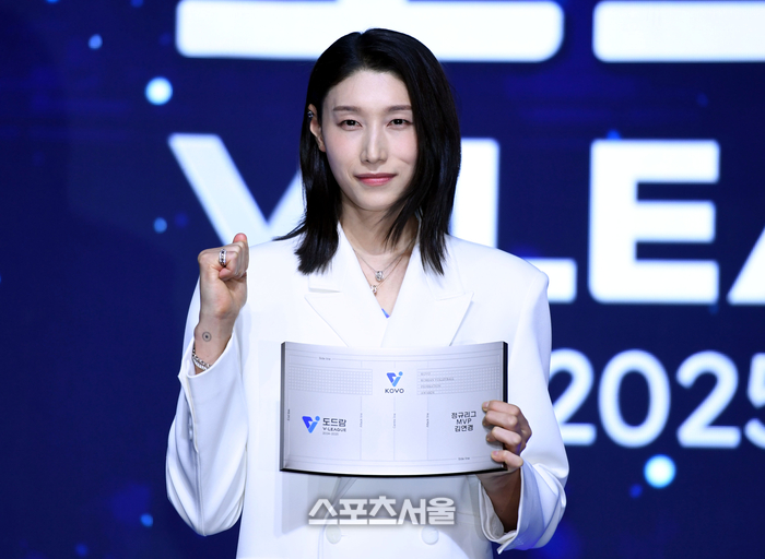 ‘은퇴’ <b>김연경</b>, MBC 배구 <b>예능</b>으로 컴백한다