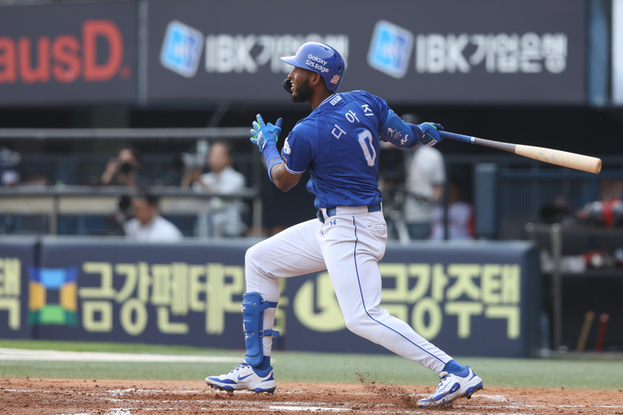 <b>김태훈</b> 8회 ‘대타 <b>역전 투런</b>’ 삼성, LG 꺾고 7연승 질주…LG는 ‘3연패...