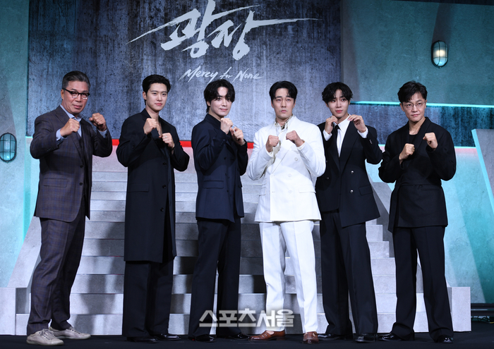 ‘13년만 <b>액션</b>물’ <b>소지섭</b>, 홀로 올화이트…‘<b>광장</b>’ 단톡방 제외 의혹...