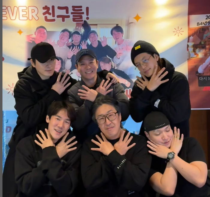 “이 비주얼이 동갑?”…<b>현봉식</b>, 절친 이준혁의 깜짝 응원에 ‘감동’