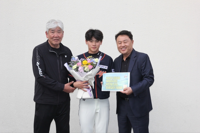 “<b>손호영</b> 이탈” 롯데, 또 다시 <b>부상</b> 악몽! ‘깜짝 콜업’ 박찬형은 누...