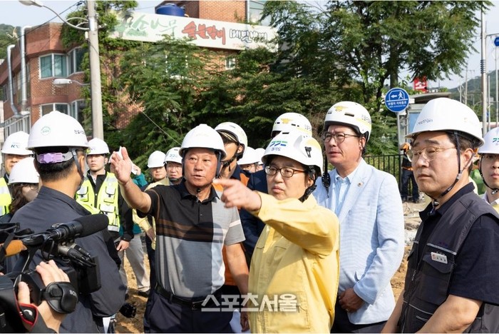 <b>김동연</b> “지나침이 모자람보다 낫다는 각오 재난<b>대응</b> 원칙 삼아야”