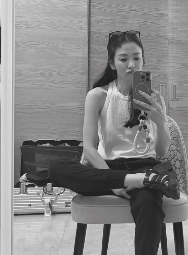일상 사진도 화보로 만들어버리는 혜교매직