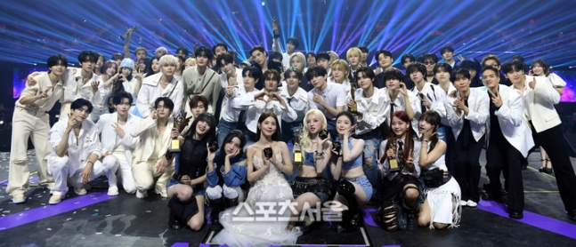 아이들, 서울가요대상에서 대상을 수상하다! 뉴스