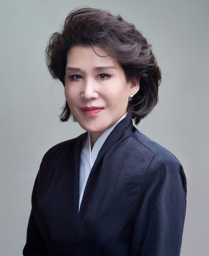 <b>신세계</b> 회장님은 ‘YG올드팬’…<b>애니</b> ‘컬럼비아大 입학조건으로 데뷔...