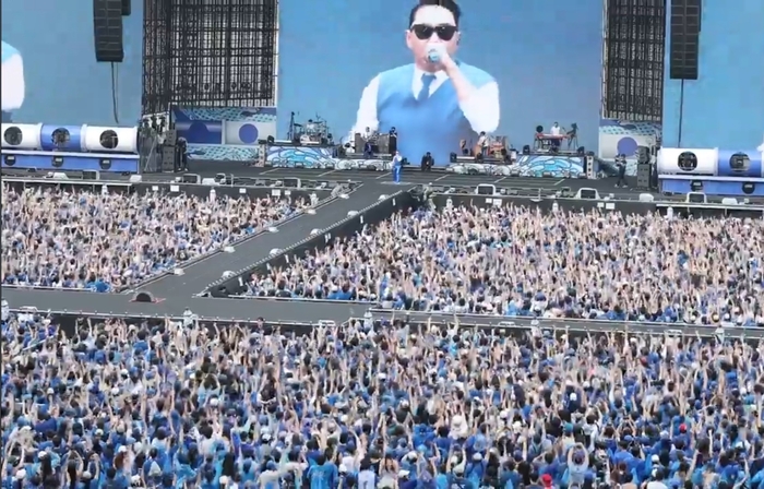 “물폭탄보다 더 뜨거운 함성” <b>싸이</b> ‘<b>흠뻑쇼</b> 2025’ 인천서 폭발…지...