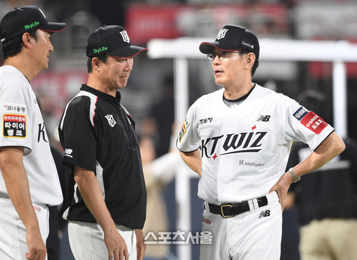 KT <b>이강철 감독</b>, KBO 역대 14번째+구단 ‘최초’ <b>500승</b>까지 ‘-1’