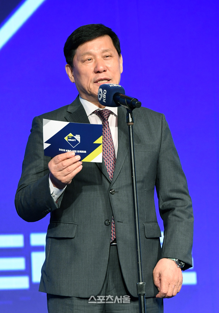 KBO <b>허구연 총재</b>, ‘<b>크보 라이브</b>’ 출연…야구팬과 실시간 소통에 나선...