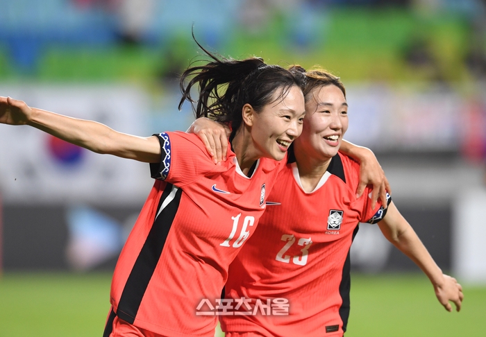 20년째 ‘에이스’ <b>지소연</b> 환상 동점골은 반갑지만…뉴페이스 도약이 아...