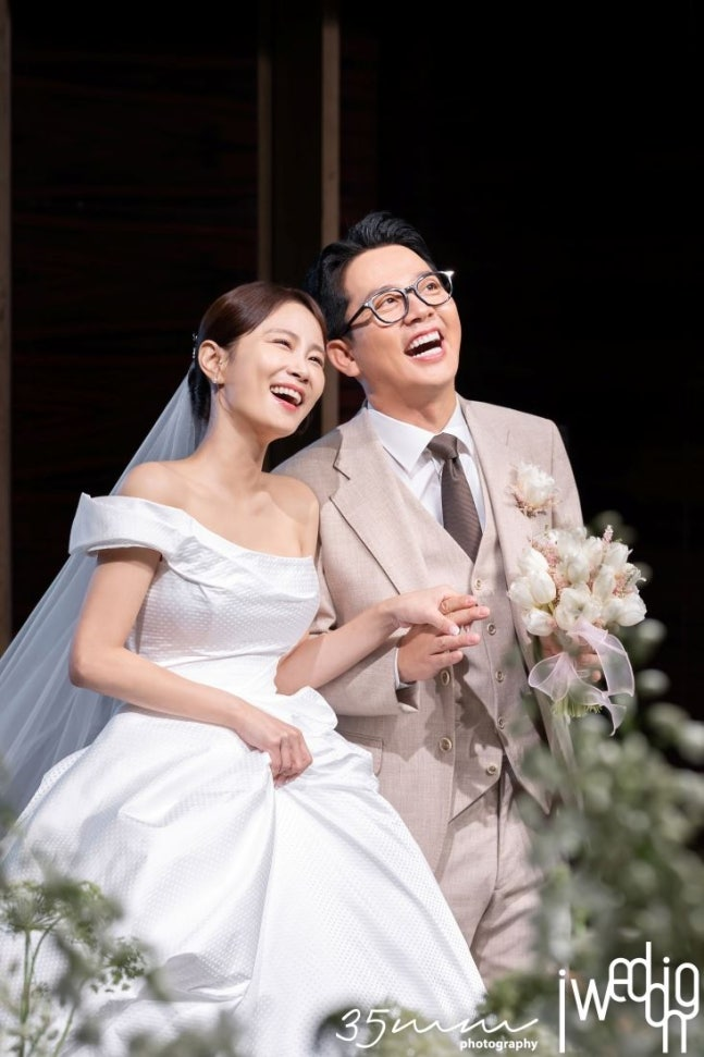 김준호<b>김지민</b> 결혼, 1200명 하객 속 <b>부케</b>의 주인공은?