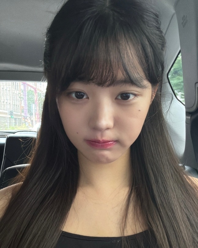 Wonyoung, who showed off her refreshing yet elegant charm