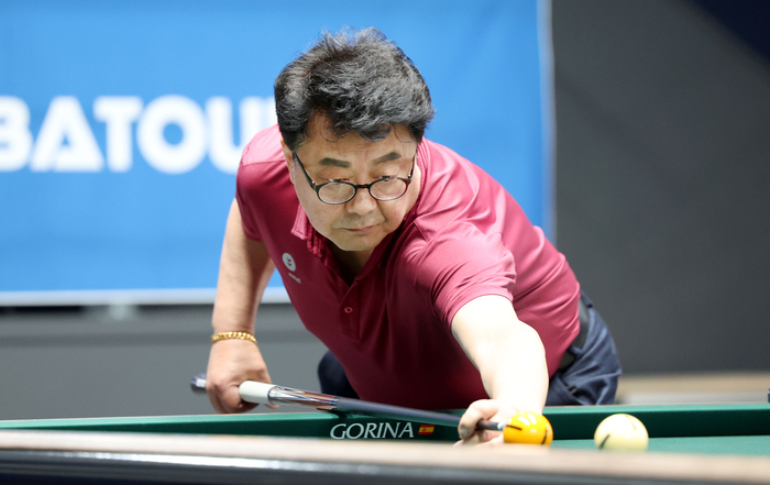 3쿠션 1세대 ‘69세’ 김무순, PBA 2부<b>투어</b> 감격의 우승…“지난시즌 강...