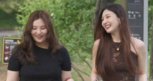 <b>조이</b>, 똑닮은 ‘붕어빵’ 미모의 <b>여동생</b> 공개…“딸 같아”