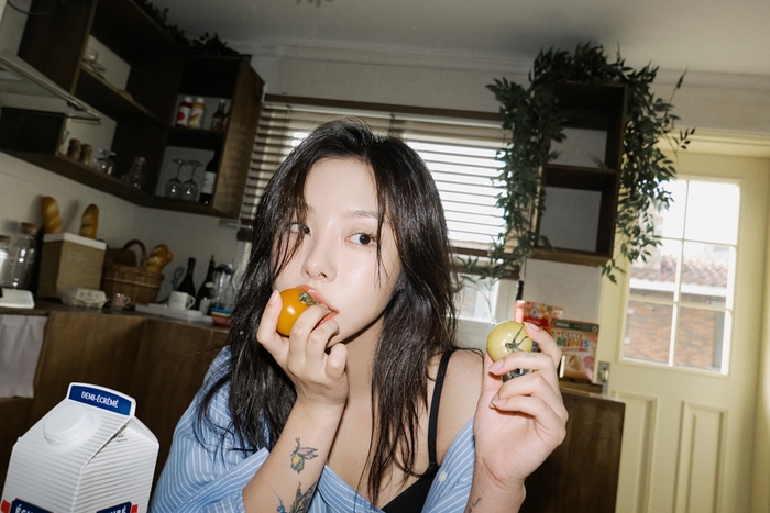 <b>마마무</b> 휘인, <b>에이핑크</b> 4인방과 <b>한솥밥</b>…위드어스 전속계약 [공식]