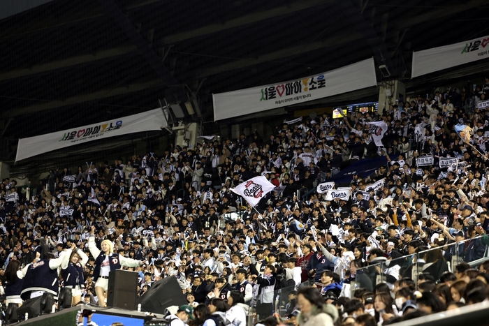 <b>두산</b>, 홈 <b>관중</b> <b>100만</b>명 <b>돌파</b>→시즌 최다 <b>관중</b> 기록 경신 보인다!