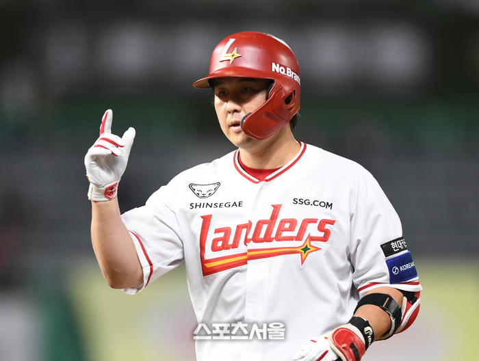 6이닝 2실점 ‘호투’→김광현 ‘류김대전’ 승리… 이숭용 <b>감독</b> “에이...
