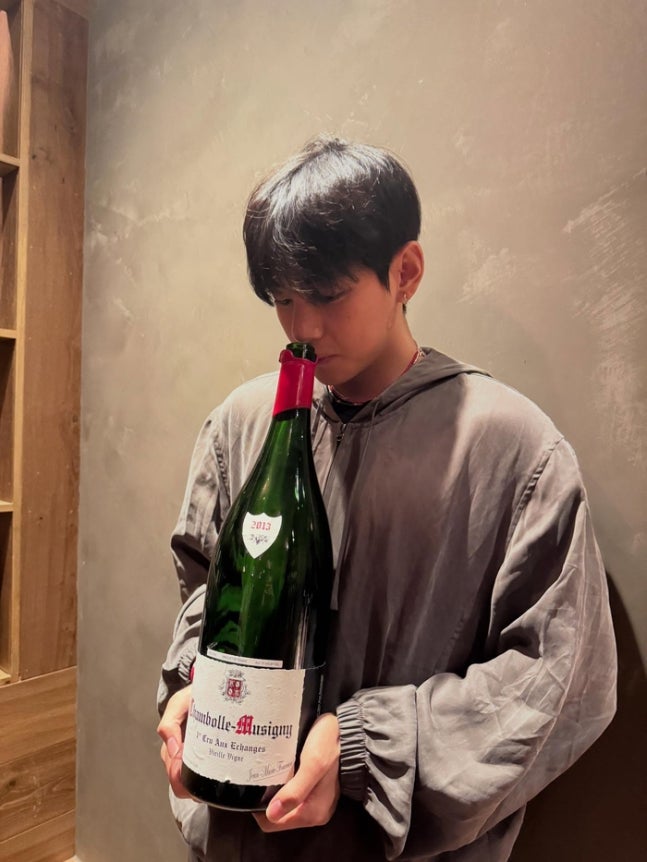 일상 속 털털하고 친근한 모습을 사진으로 공개한 뷔님