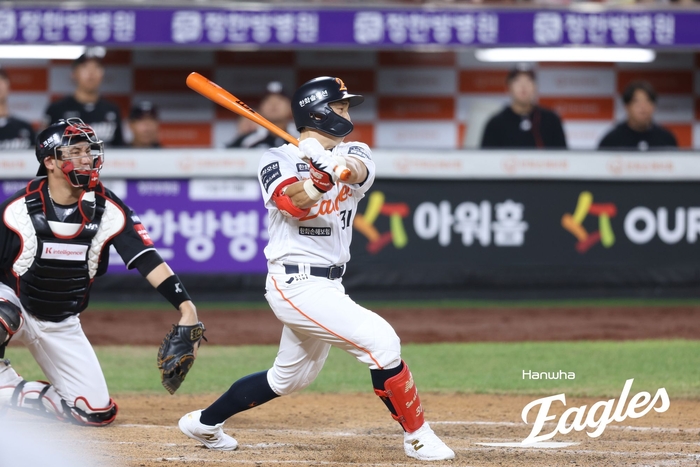 “미리보는 KS? 너무 이르다” 단호한 달감독…<b>김서현</b> 부진에는 “<b>블론</b>...