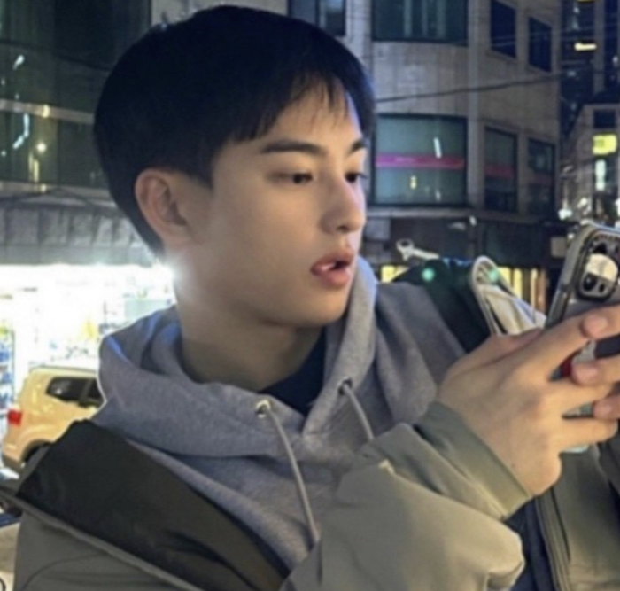 “<b>차은우</b>보다 더 잘생겼다”는 친<b>동생</b>, ‘<b>유퀴즈</b>’ 깜짝 포착됐다