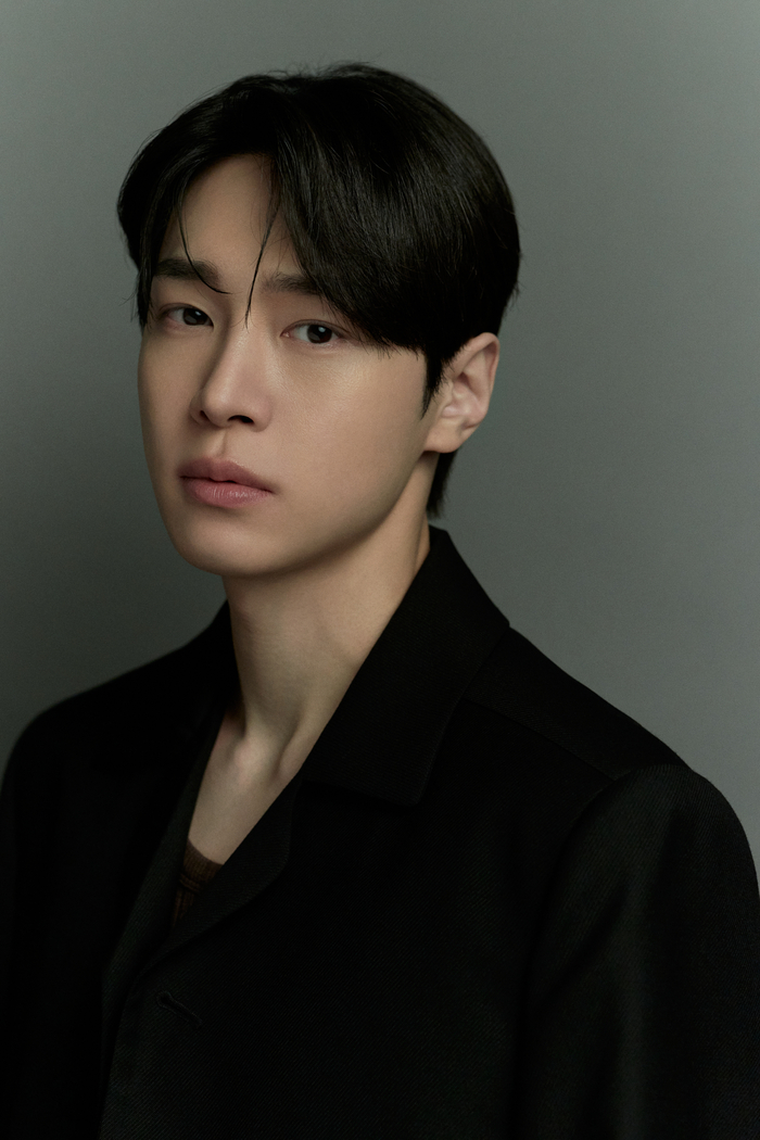 “승리의 스트라이크 던질 것” <b>배우 강유석</b>, <b>두산</b> 승리기원 시구 나선...