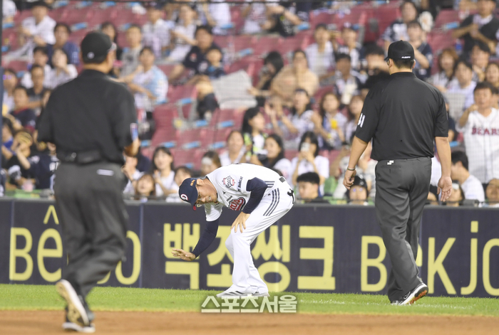 [포토] <b>조성환 감독</b>대행, <b>퇴장</b> 각오하고 <b>항의</b>