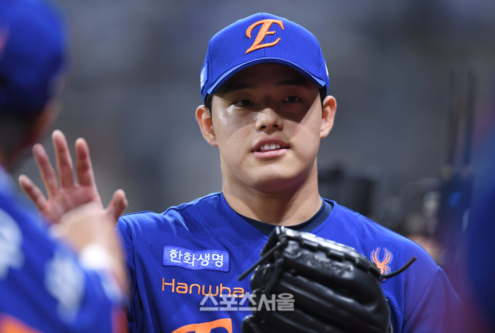 왕자는 클래스가 다르네! ‘대전 왕자’ <b>문동주</b>-‘대구 왕자’ <b>원태인</b>,...
