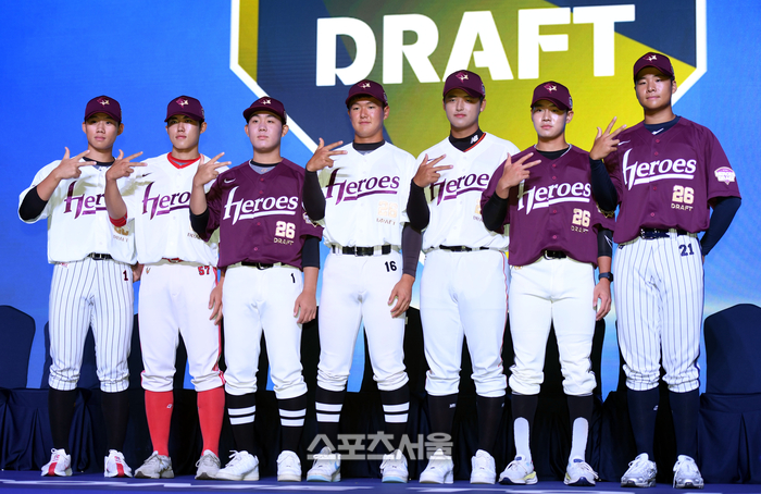 송성문·안우진, 멘토로 나선다…<b>키움</b>, 24일 KIA전 2026 <b>신인 환영</b> 행사...