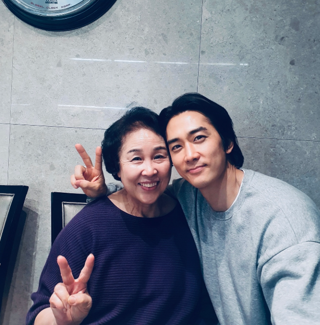 <b>송승헌</b>, 애틋한 <b>모친상</b> 심경 “아픔 없는 곳에서 편히 쉬길”