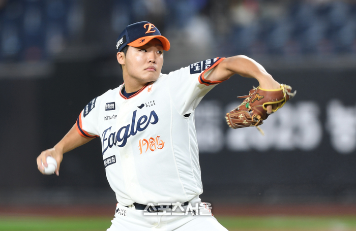 폰세 대신 나온 <b>정우주</b>, 3.1이닝 <b>무실점</b> ‘호투’→시즌 두 번째 선발 등...