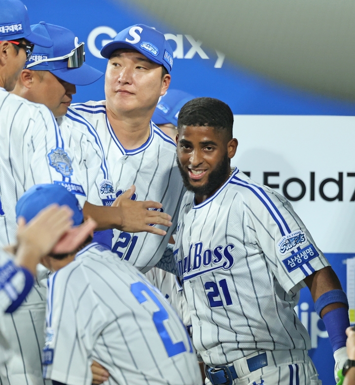 “이진영 코치님 덕분에” OPS 1위+공격 최상위권…삼성, 화력으로 ‘준...