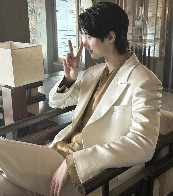 ‘<b>추우석</b>’엔 <b>변우석</b>, 센스 넘친 명절 인사 [SNS]