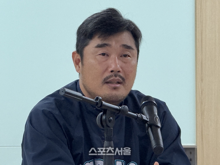 “<b>골절</b>된 손으로 홈런을…” NC 선수단의 ‘투혼’→상남자 이호준 감독...