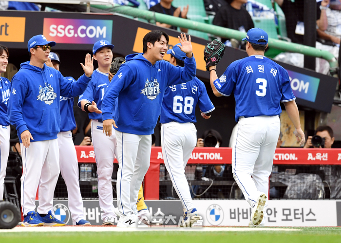 ‘가을야구 울렁증 극복’ 최원태+‘1회초 선두타자 <b>홈런</b>’ <b>이재현</b> 앞세...