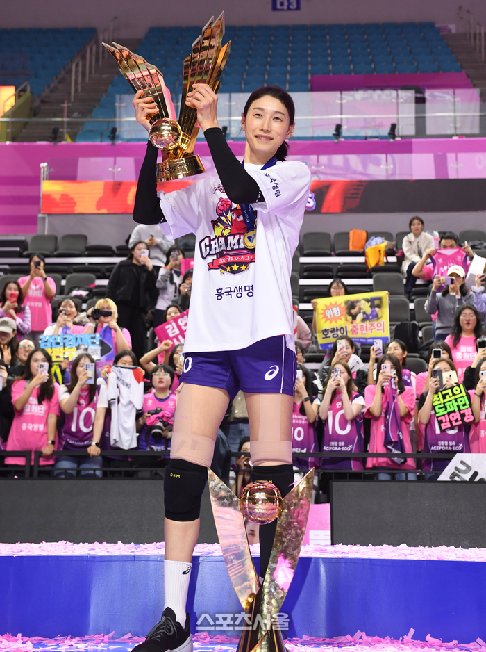 굿바이 ‘배구여제’ <b>김연경</b>, <b>흥국생명</b> 새 시즌 개막전서 <b>은퇴식</b>