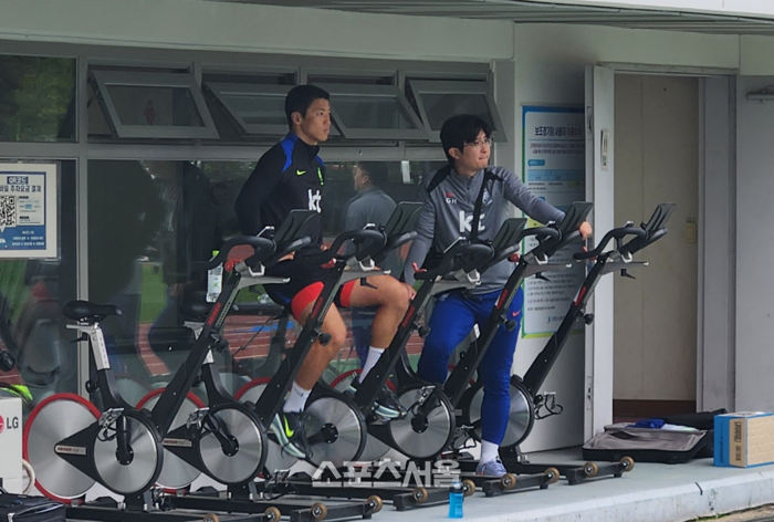 브라질전 참패 그 후…<b>황희찬</b> <b>훈련</b> 전격 복귀, 홍명보호 ‘다시 한마음...