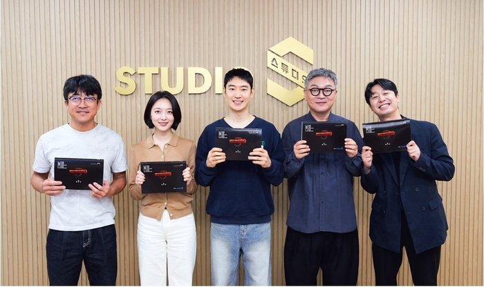 SBS ‘<b>모범택시3</b>’, <b>완전체</b> 대본리딩 현장···한층 더 강렬해진 스토리