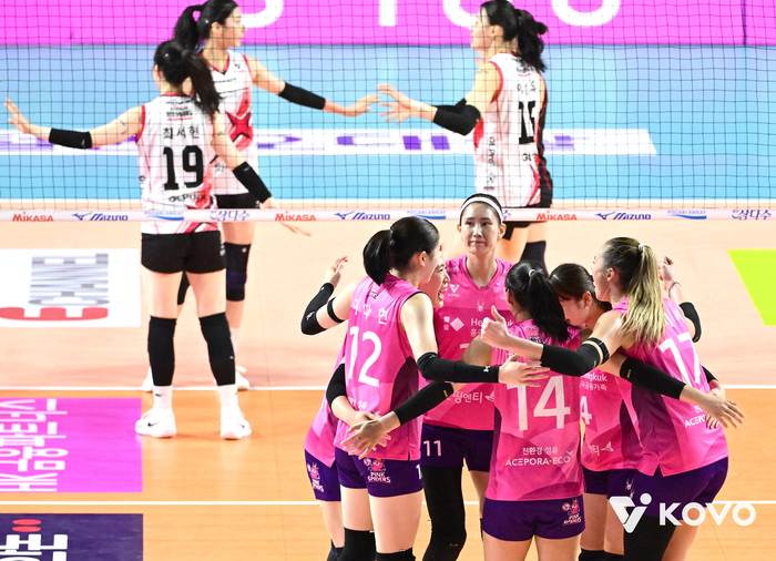 ‘<b>레베카</b> 28득점’ 김연경 없는 <b>흥국생명</b>, 개막전서 정관장 3-1로 꺾고 ...