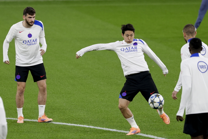 ‘죽어도 못 보내’ <b>PSG</b>, <b>이강인</b>과 재<b>계약</b> 추진…겨울 이적도 없다?