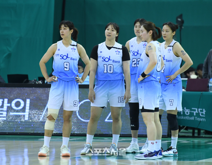<b>WKBL</b>, 신한은행-KB전 ‘0.7초 버저비터’ <b>오심 인정</b>…“구단에 공식 사과...