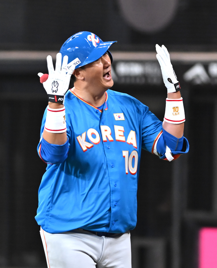 ‘2루타-2루타-<b>홈런</b>’ <b>이대호</b>의 <b>예고 홈런</b> “이종범 선배에게 <b>홈런</b> 친다...