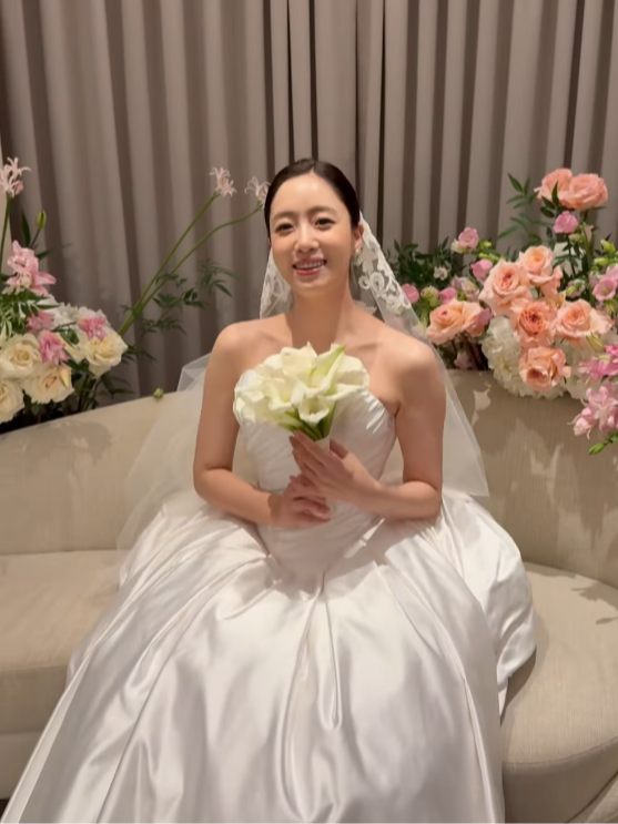 <b>티아라</b> 완전체가 모인 날, 하정우까지…<b>함은정</b> 웨딩 현장, 아주버님 축...